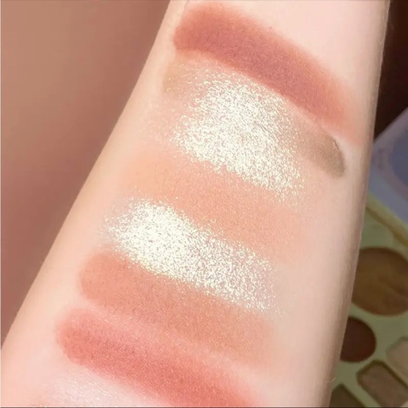Radiant Angel Embossed Makeup Palette - Picture 10 of 14